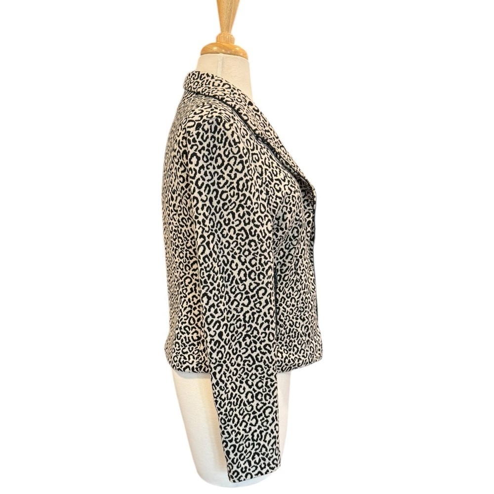 Valerie Bertinelli Leopard Print Open Front Blazer Soft Comfortable Size Medium - Picture 3 of 10
